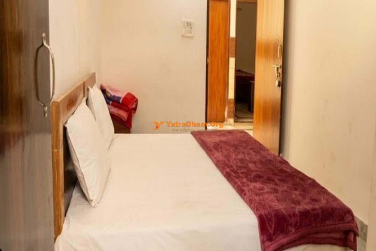 Shri Ved Vrinda Dham Ashram Vrindavan 4 Bed Room
