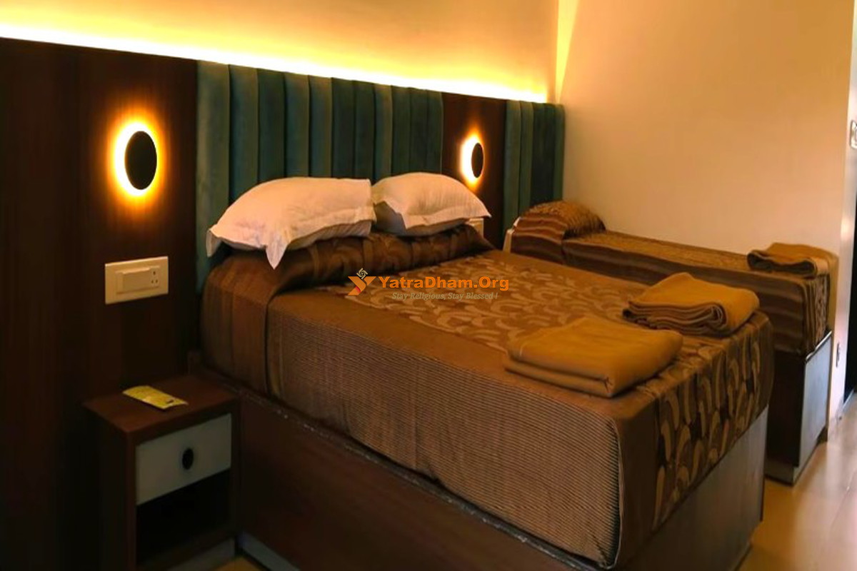Hotel Anando - Saputara 3 Bed Room View