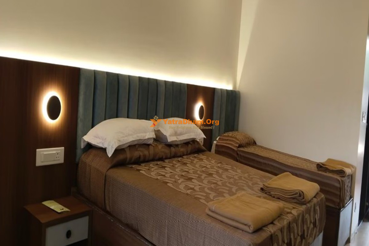Hotel Anando - Saputara 3 Bed Room View