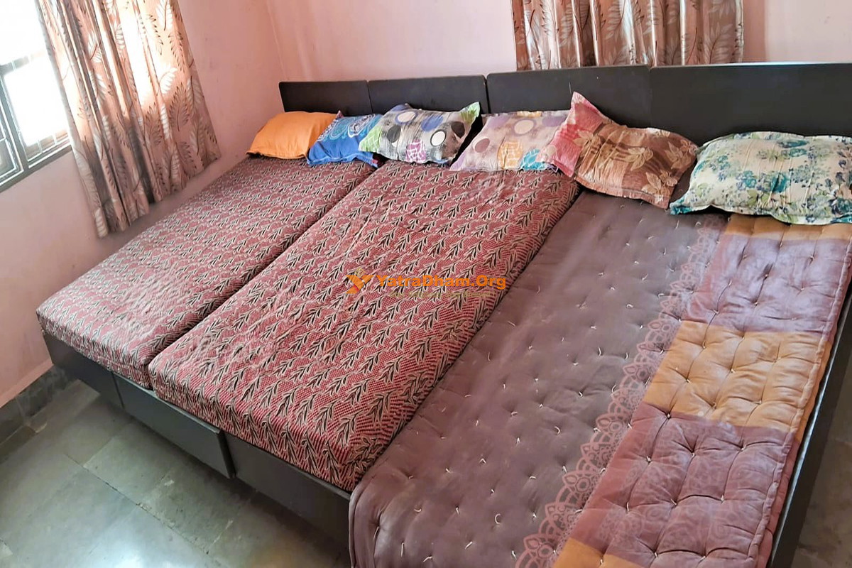Sree Gaudiya Math (Sri Sri Radha Krishna Mandir) Bandra East Mumbai Rooms 