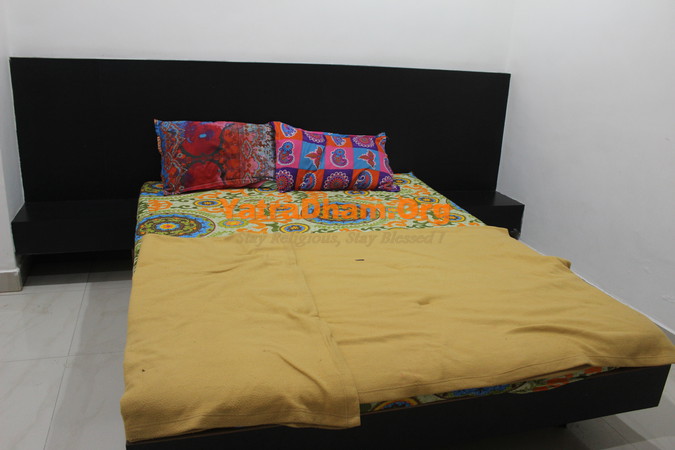 Cycle Swamy Ashram Shirdi Room