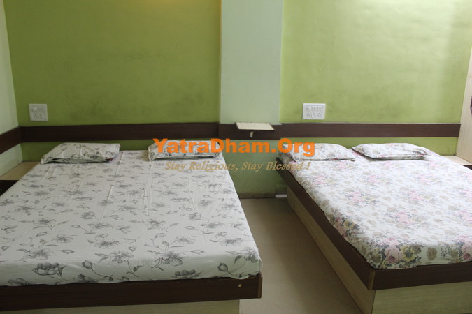 Cycle Swamy Ashram Shirdi Room