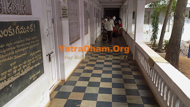 Sri Siddeshwara Annadhana Satram Room