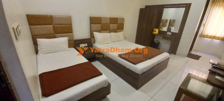Hotel Siddharth Sidhapur 3 Bed AC Room