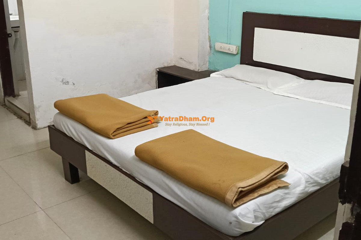 Shri Balaji Bhakt Niwas Tuljapur Room