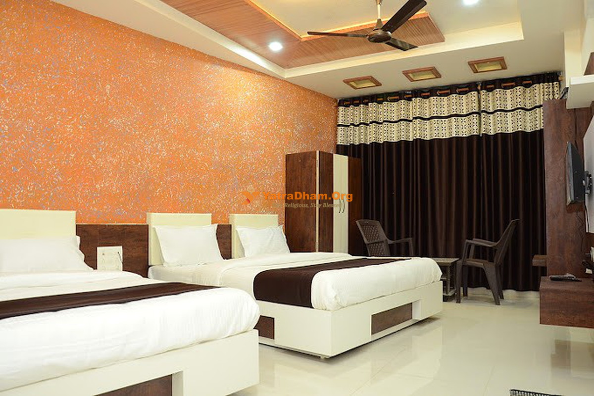 Hotel Bansidhar Somnath 3 Bed Room