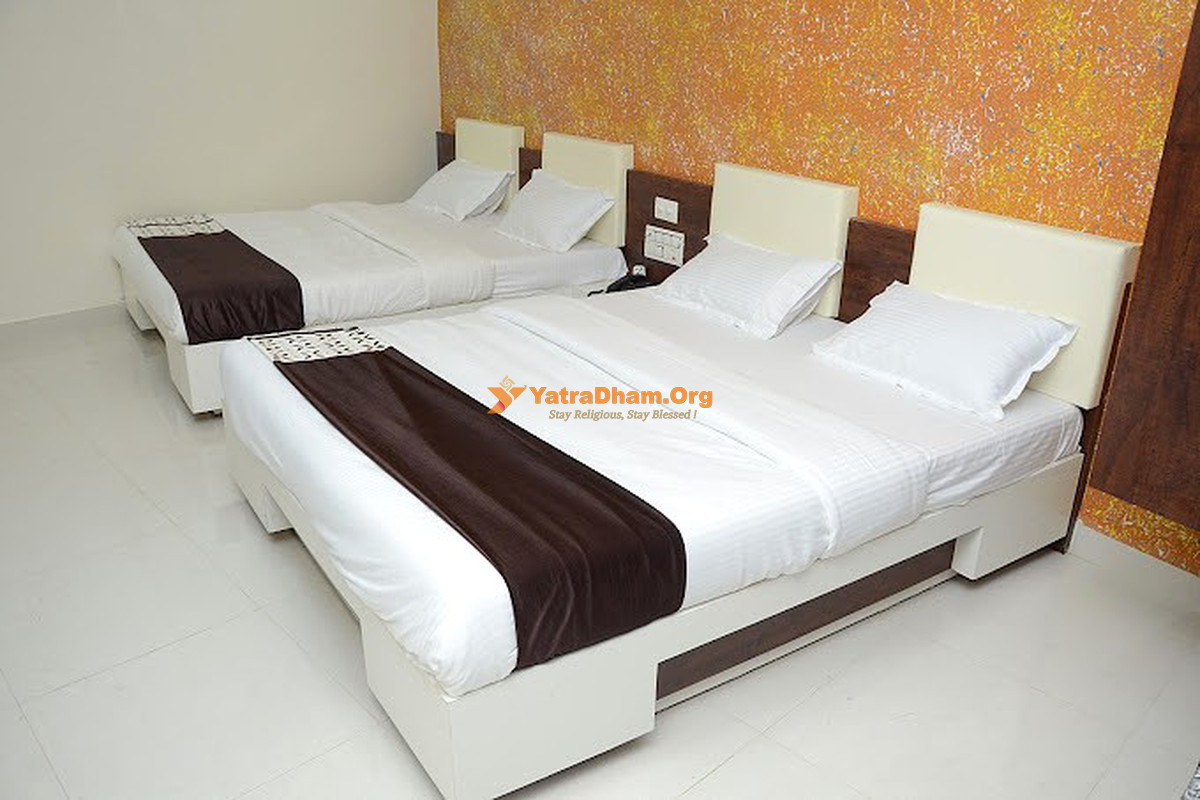 Hotel Bansidhar Somnath 3 Bed Room