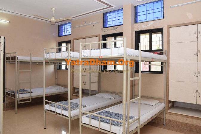 Shri Solapur Gujarati Mitra Mandal Solapur Room