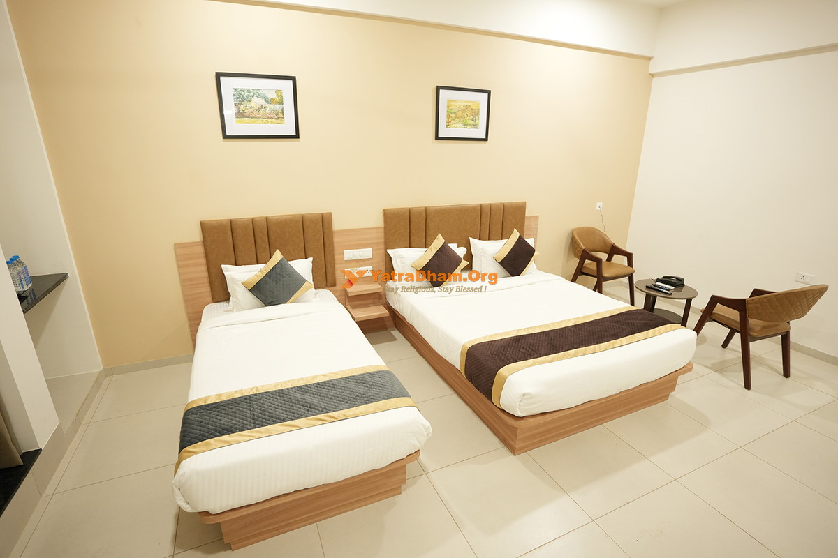 Somnath Shree Leuva Patel Samaj Atithi Bhavan (Shree Khodaldham) 3 Bed Room View