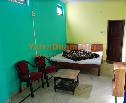 Madhur New Tourist Lodge Srinagar Room