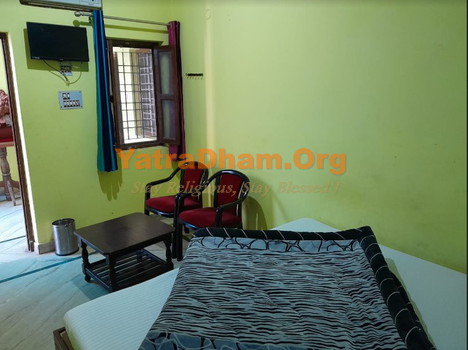 Madhur New Tourist Lodge Srinagar Room