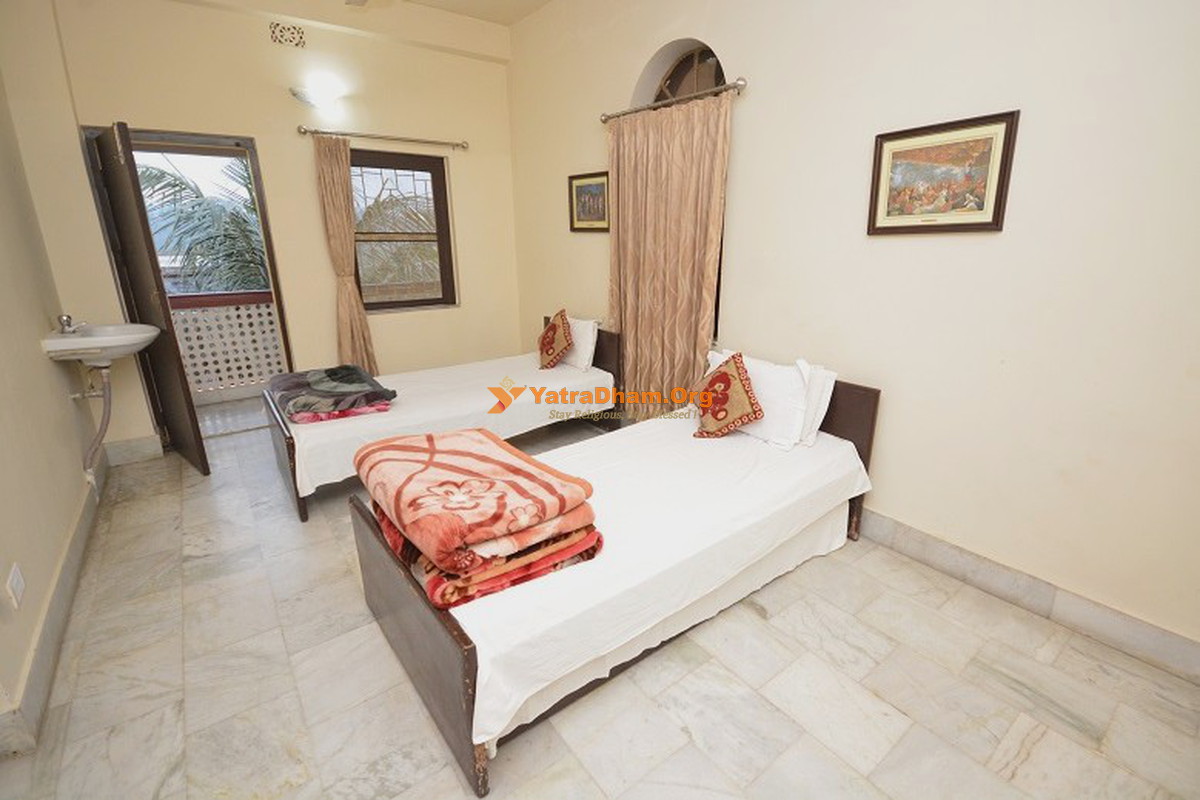 Vamsi Bhavan Mayapur Room