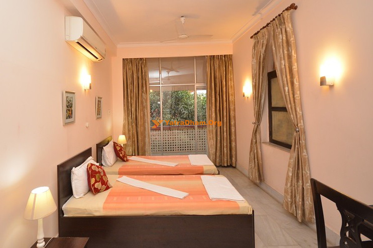 Vamsi Bhavan Mayapur Room