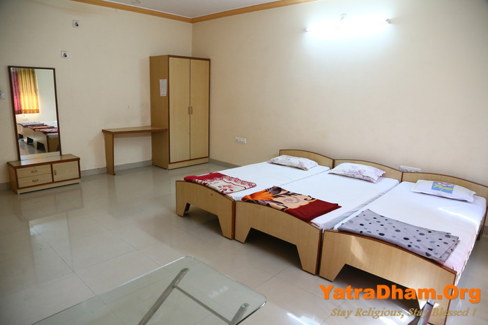 Shree Mukta Jivan Swamibapa Sevashram Dharamshala Surat 3 Bed AC Room