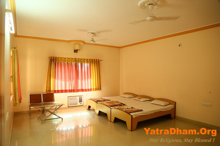 Shree Mukta Jivan Swamibapa Sevashram Dharamshala Surat 3 Bed AC Room