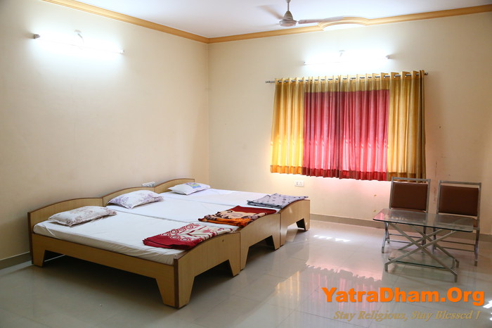 Shree Mukta Jivan Swamibapa Sevashram Dharamshala Surat 3 Bed AC Room