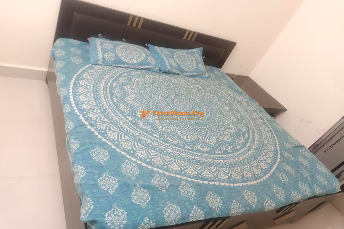 Shanti Paying Guest House Ayodhya 2 Bed Room