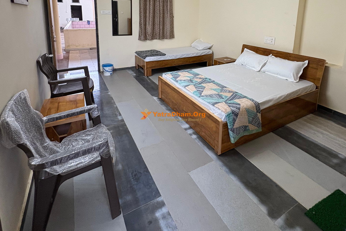 Shri Trikamji Mandir Yatrik Nivas (Near Temple) Dakor 3 Bed Room View