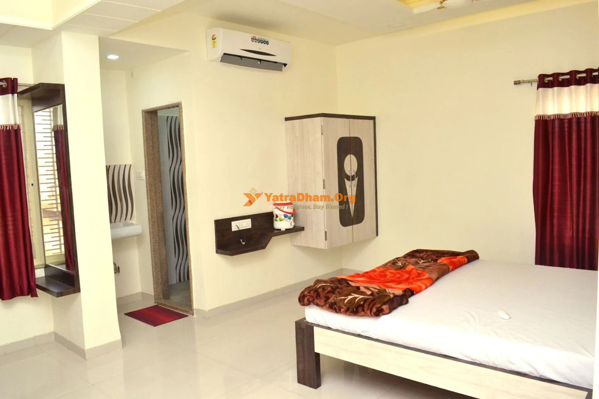 Shiv Sai Lodge Ambajogai Room