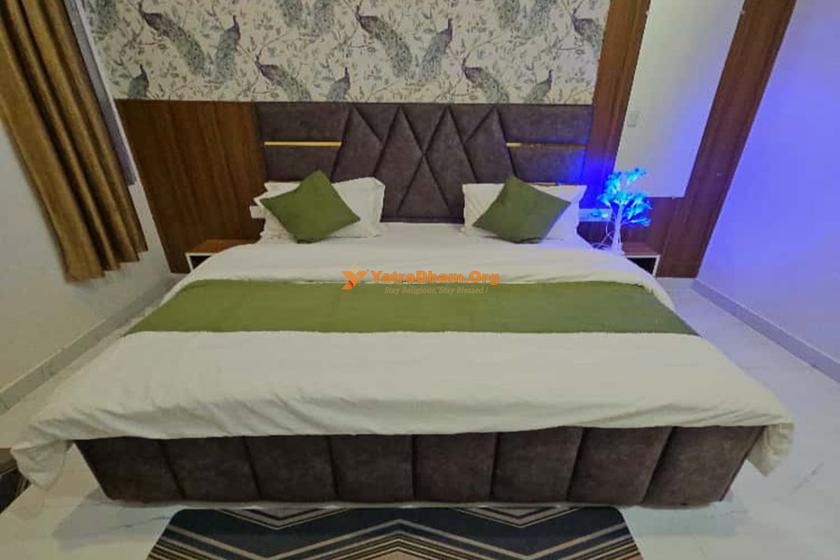 Shri Radhika Farm Stay Vrindavan Room