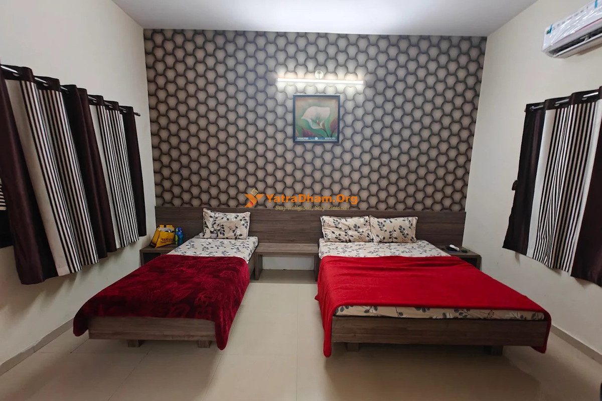 Hotel Buldana Urban Bhakta Nivas Shirdi 3 Bed Room