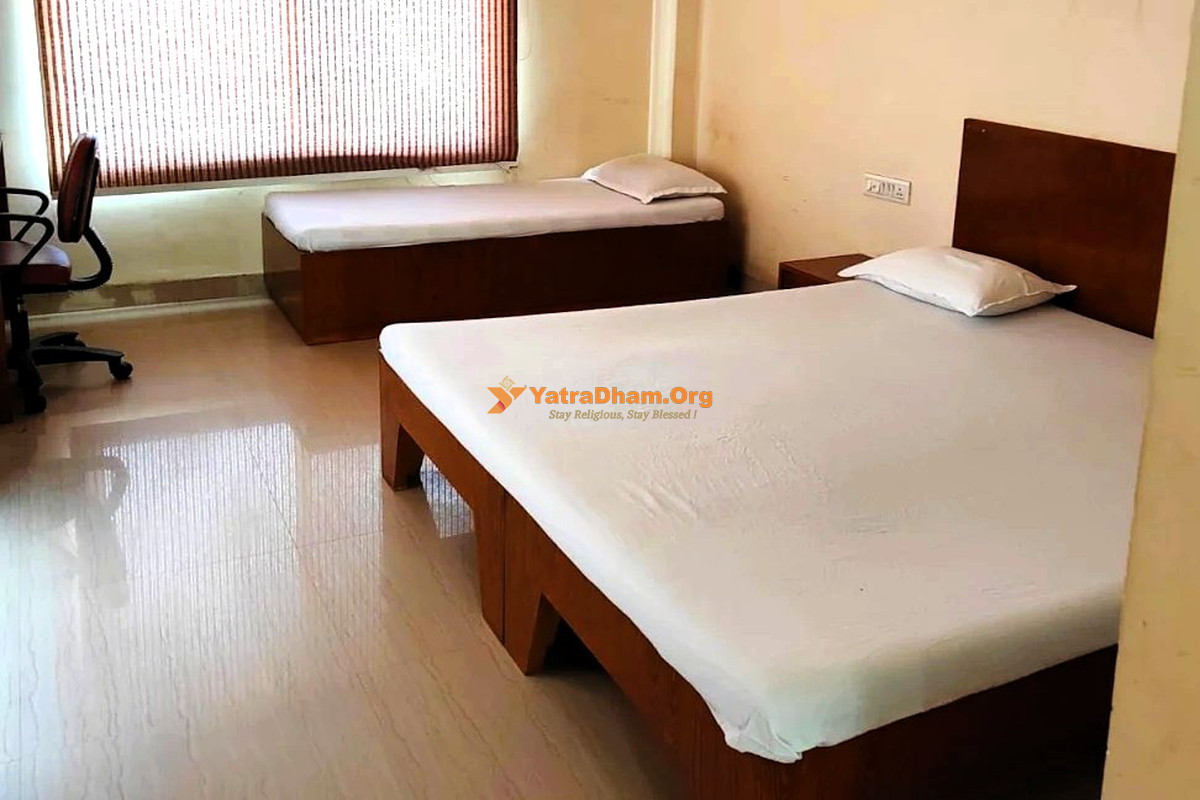 Seth Murlidhar Mansinghka Yatri Niwas Ujjain Room