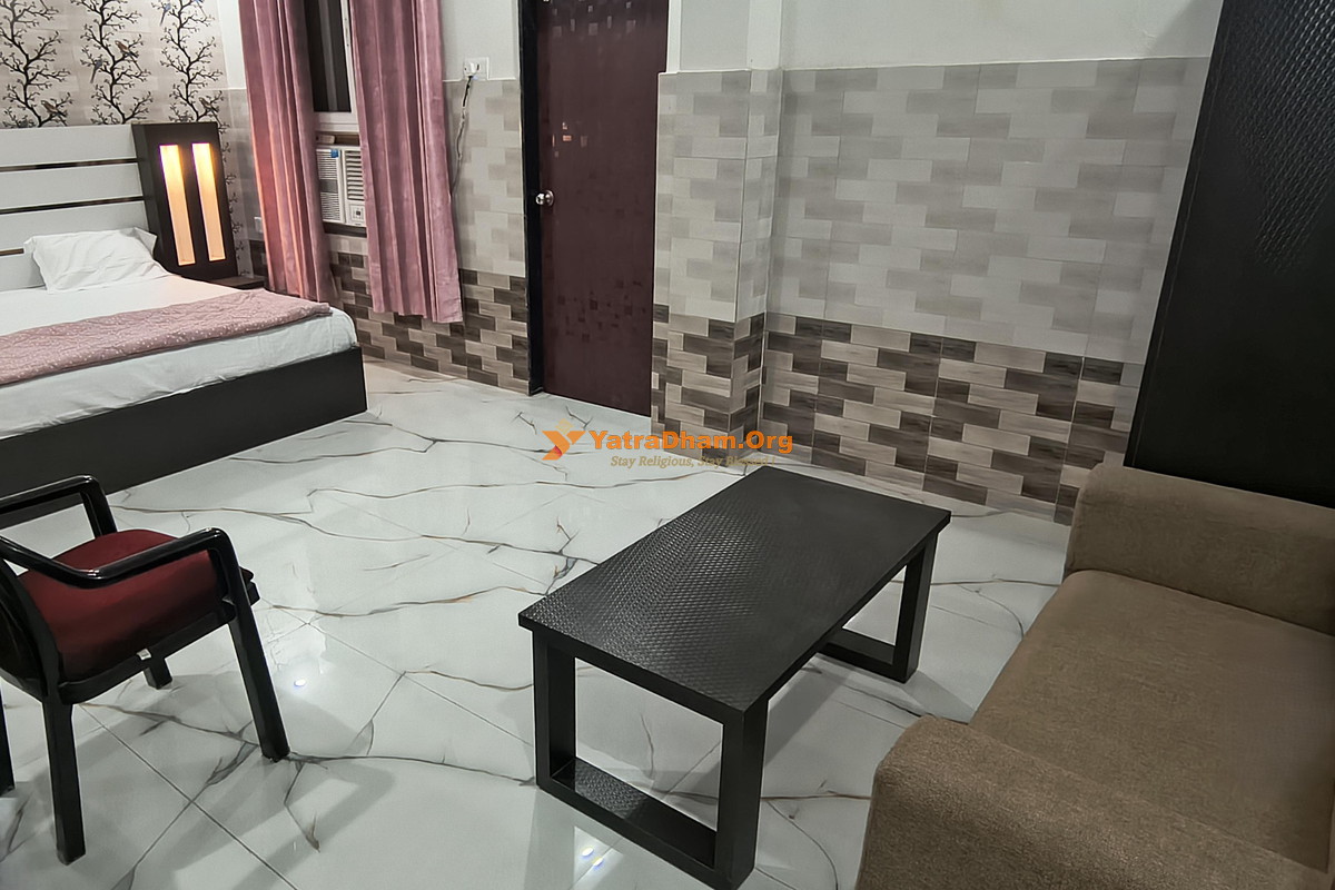 Shri Swami Bhuma Achyutanand Dham Ayodhya Room