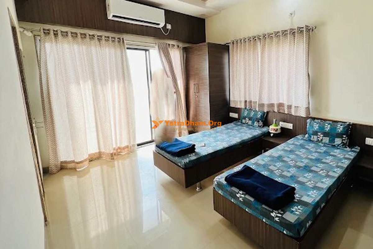 Jaya Laxmi Yatrik Bhavan (Navratna Dham) Palitana Room