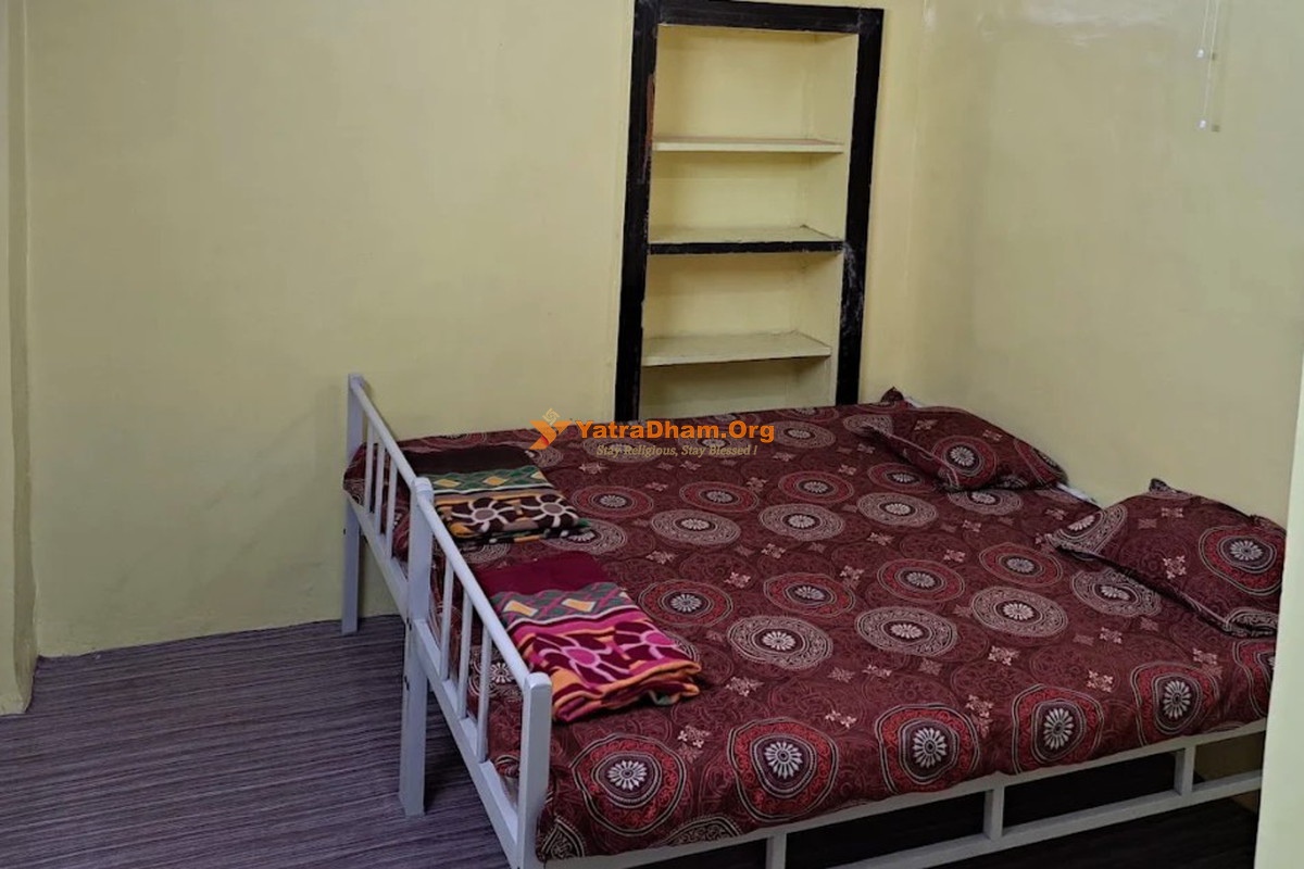 Raja Pandharinath Bhakt Niwas Pandharpur 2 Bed Room