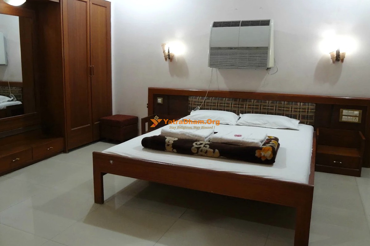 Hotel Aishwarya Pandharpur 2 Bed Room