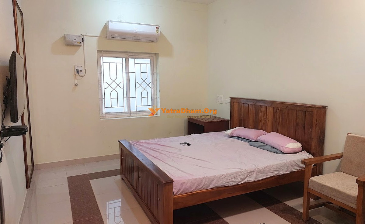 Hotel Aalayam Yatri Nivas Tiruchendur Room