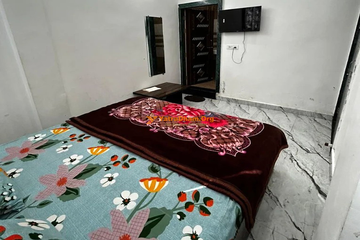 Shri Prabhu Dham Vrindavan Room