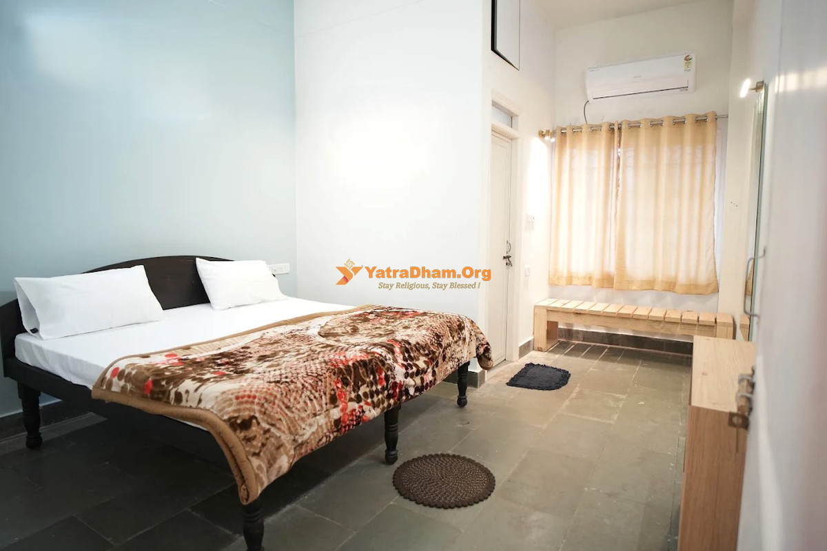 Udupi Shri Krishna Madhwa Mandir Pejawara Mutt Varanasi 2 Bed Room
