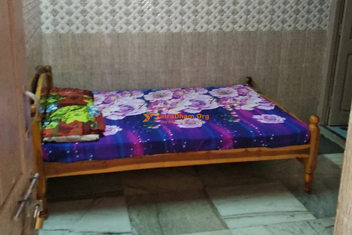 Maheshwara Residency & Lodge Vemulawada Room