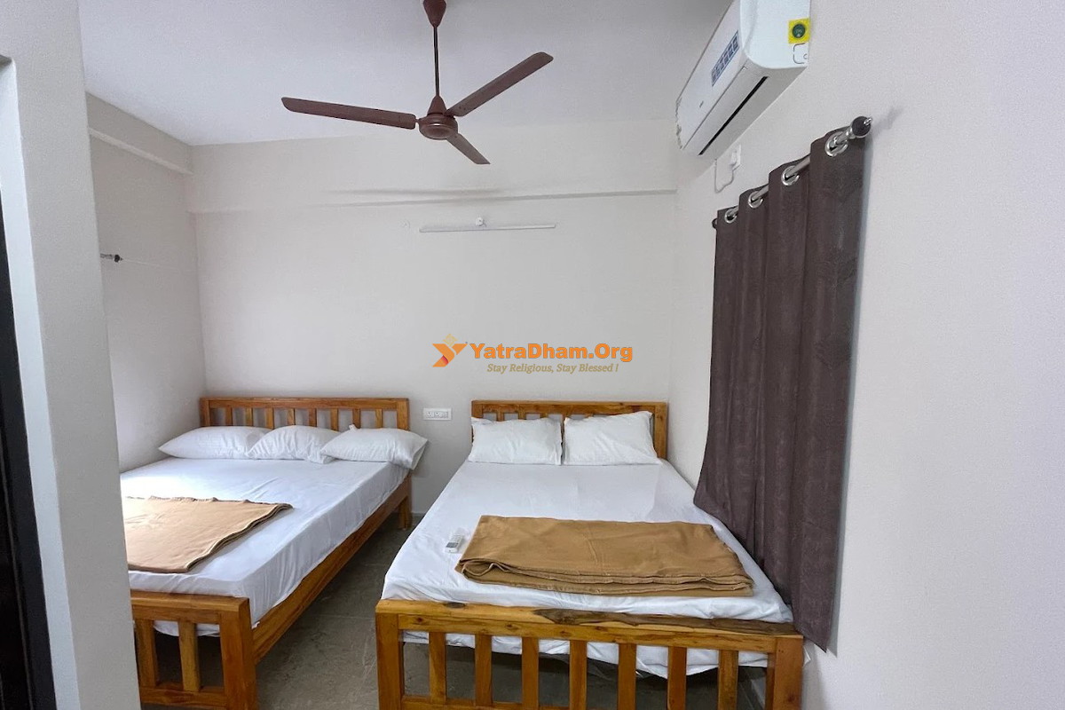 Arunachala Padham Rooms and Dormitory Tiruvannamalai 4 Bed Room View