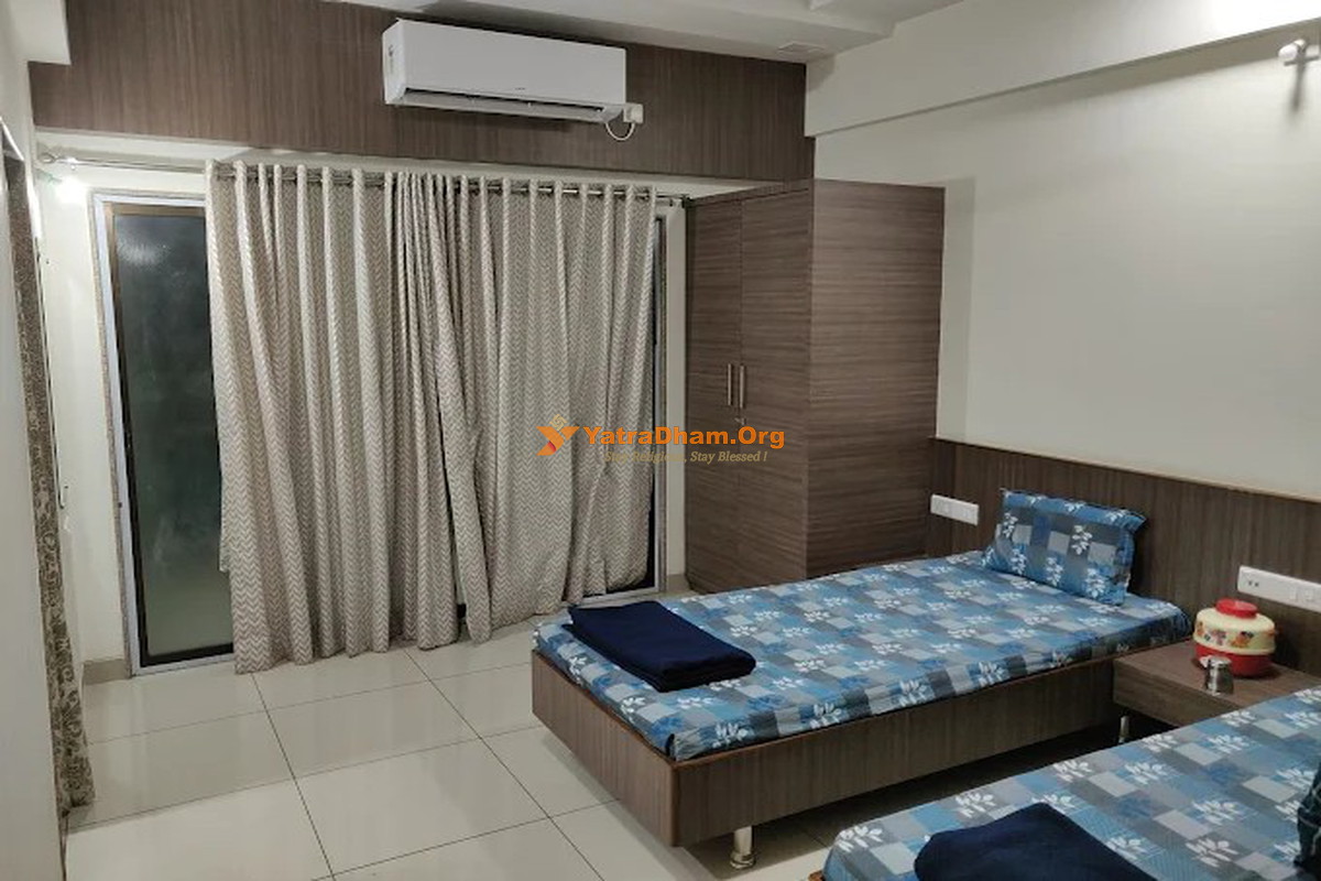 Jaya Laxmi Yatrik Bhavan (Navratna Dham) Palitana Room