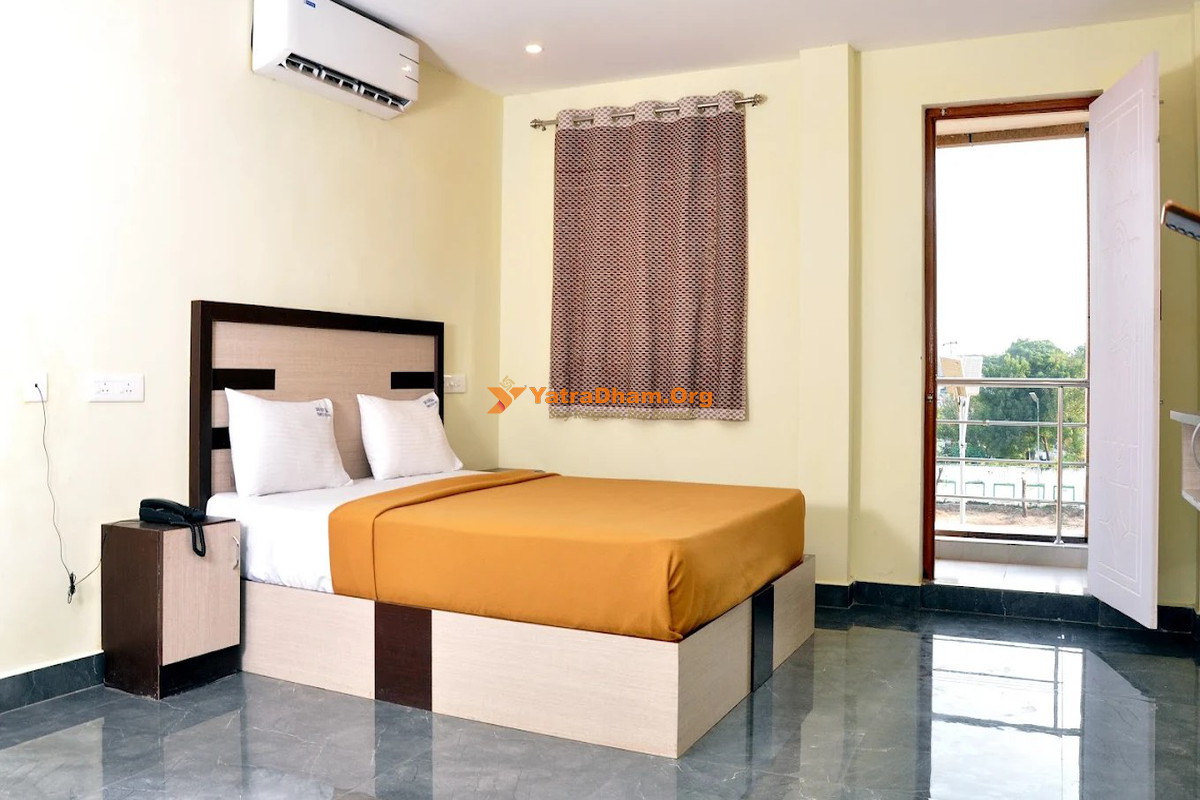 Srirathan Temple View Inn - Thanjavur 2 Bed Room View