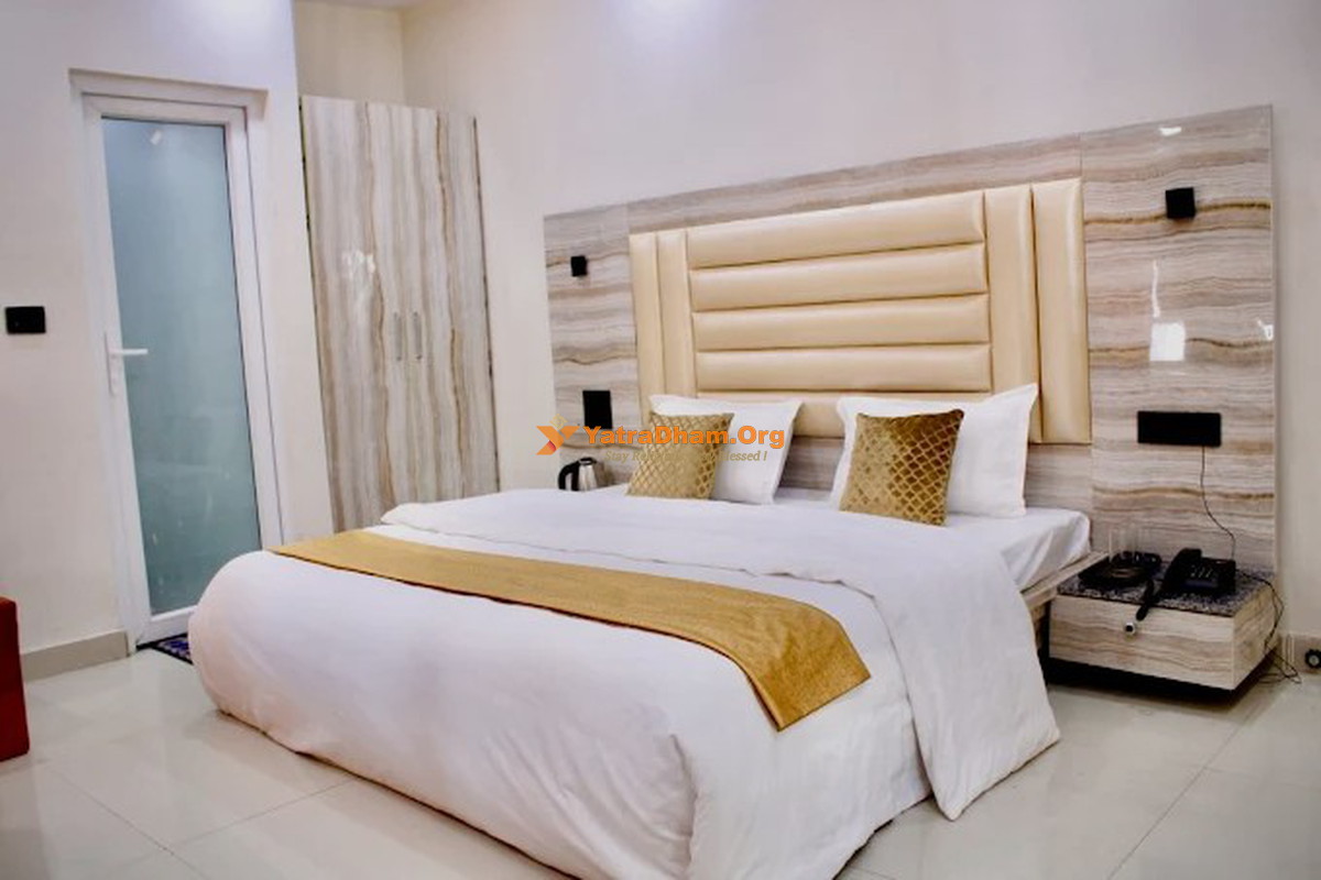 The Sarbati Palace Kanatal 2 Bed Room View