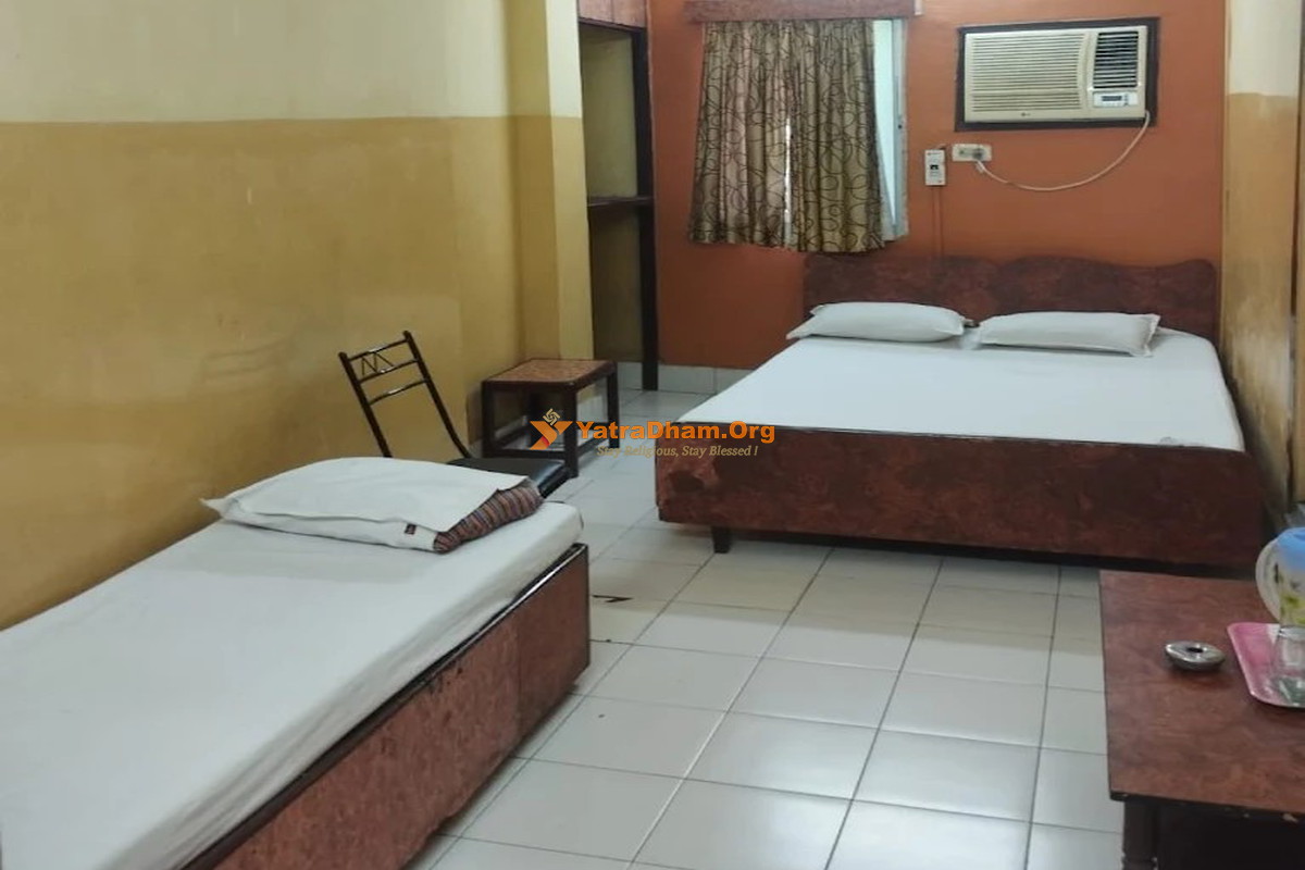 Hotel Paramount - Kolkata 3 Bed Room View
