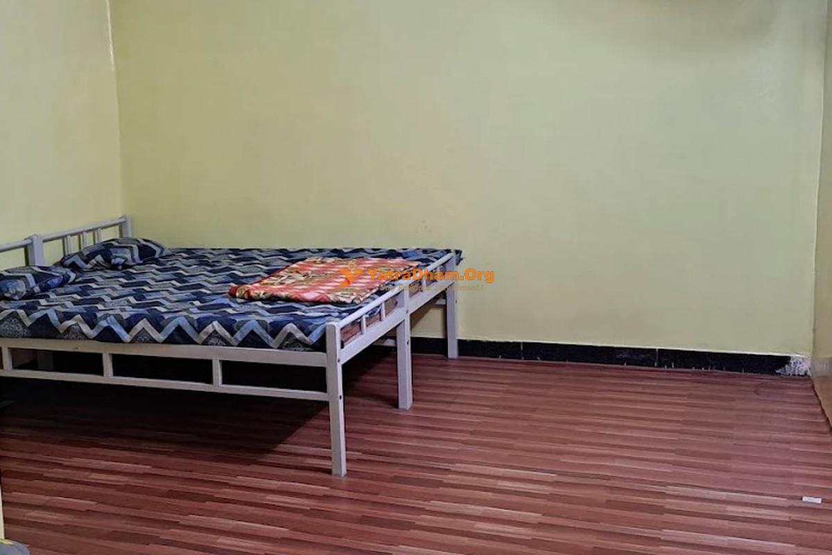 Raja Pandharinath Bhakt Niwas Pandharpur 2 Bed Room