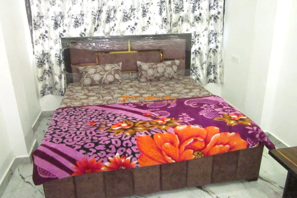 Shri Prabhu Dham Vrindavan Room