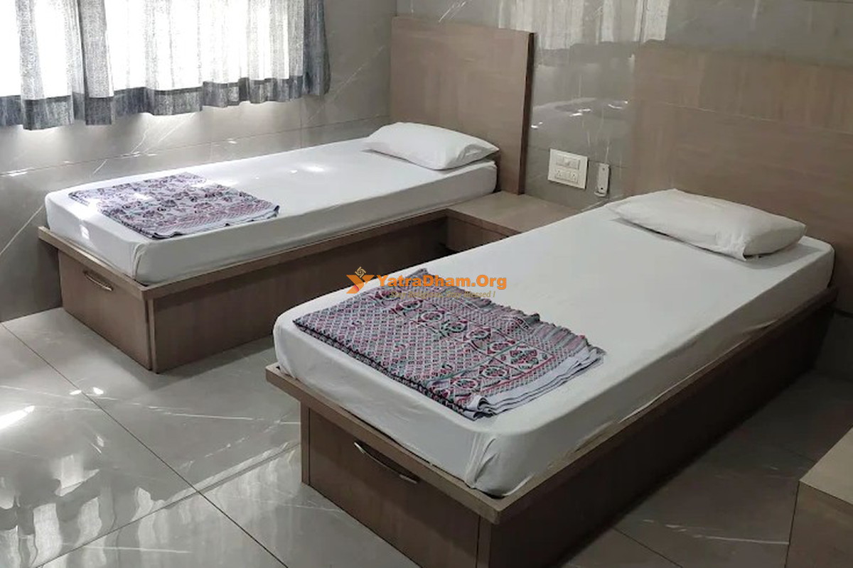 Shri Adeshwar Jain Aymbil Bhavan Dharamshala Solapur 2 Bed Room