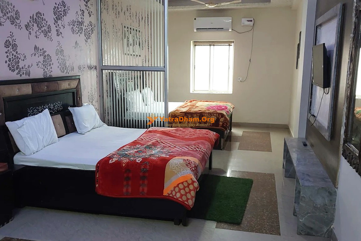 Shri Gopinath Dham Vrindavan Room