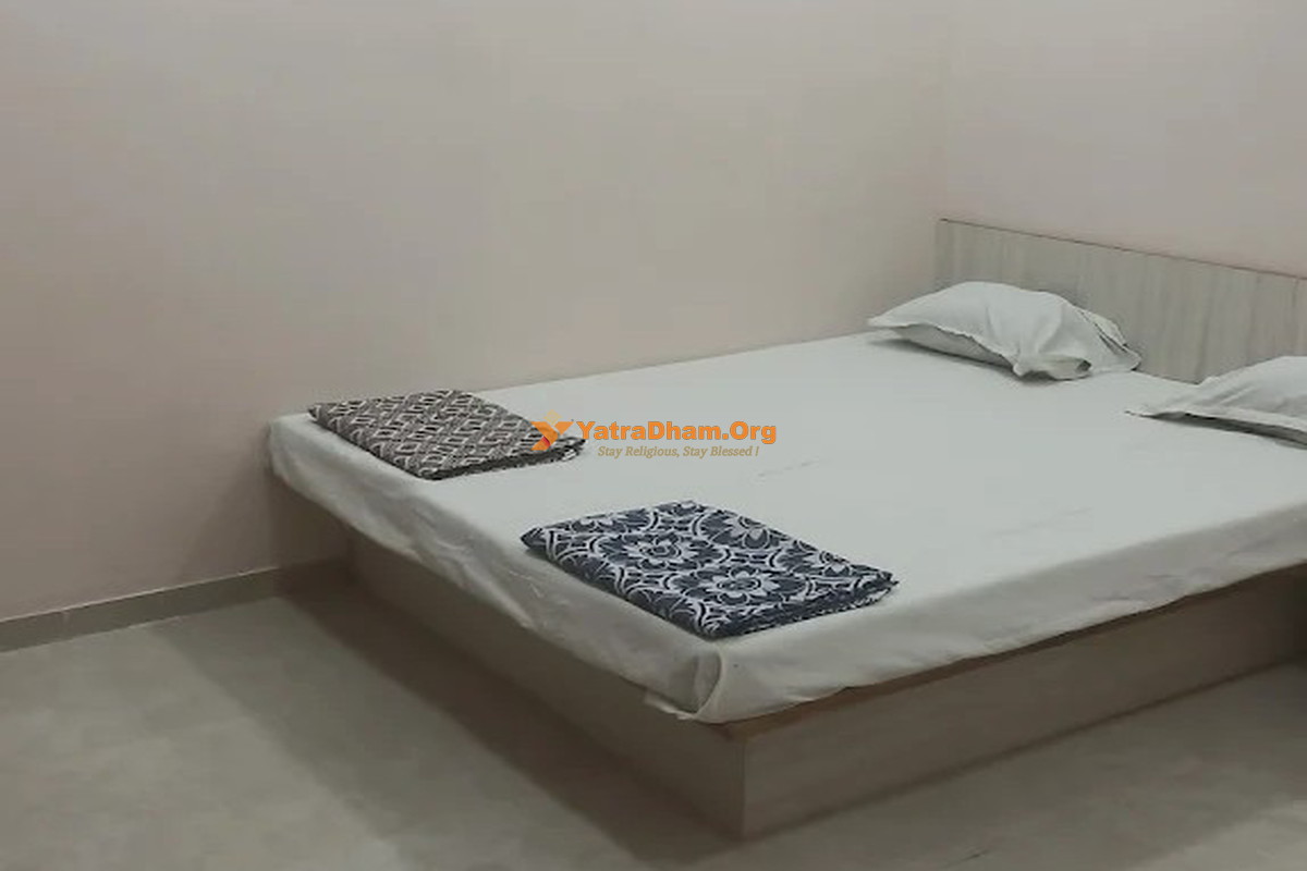 Gayatri Bhakt Niwas Akkalkot 2 Bed Room