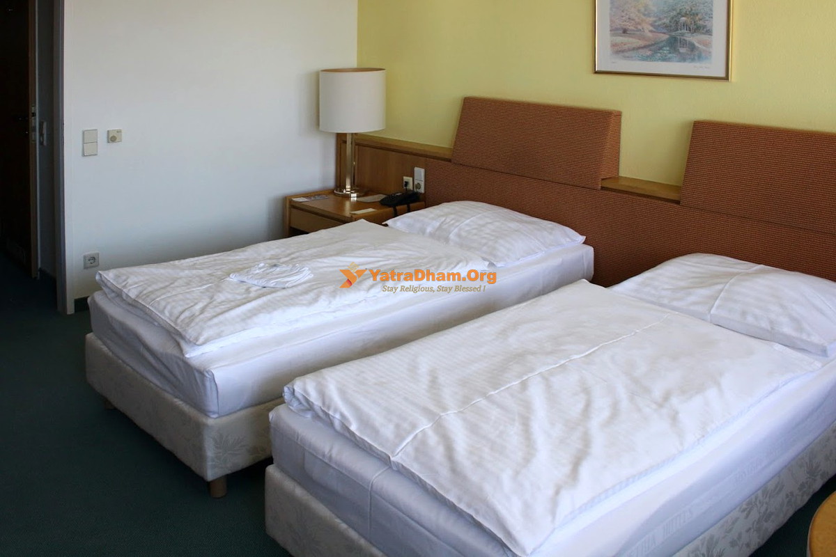 Sharavana Ac Lodge Vemulawada 2 Bed Room