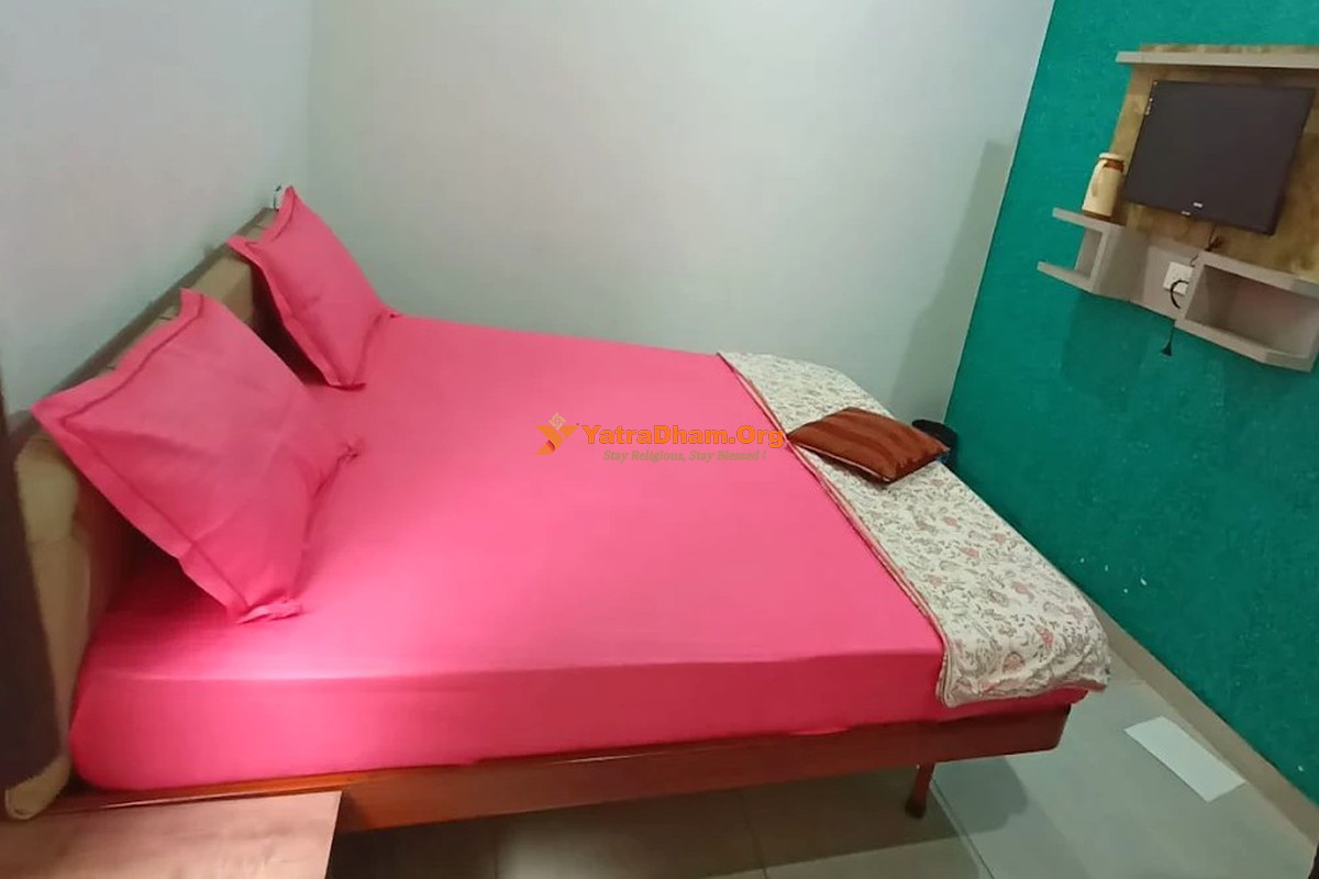 Hotel Dhanna Bhagat Khatu Room 
