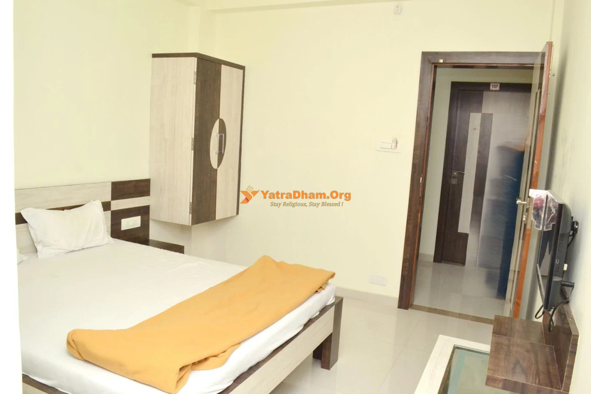 Shiv Sai Lodge Ambajogai Room