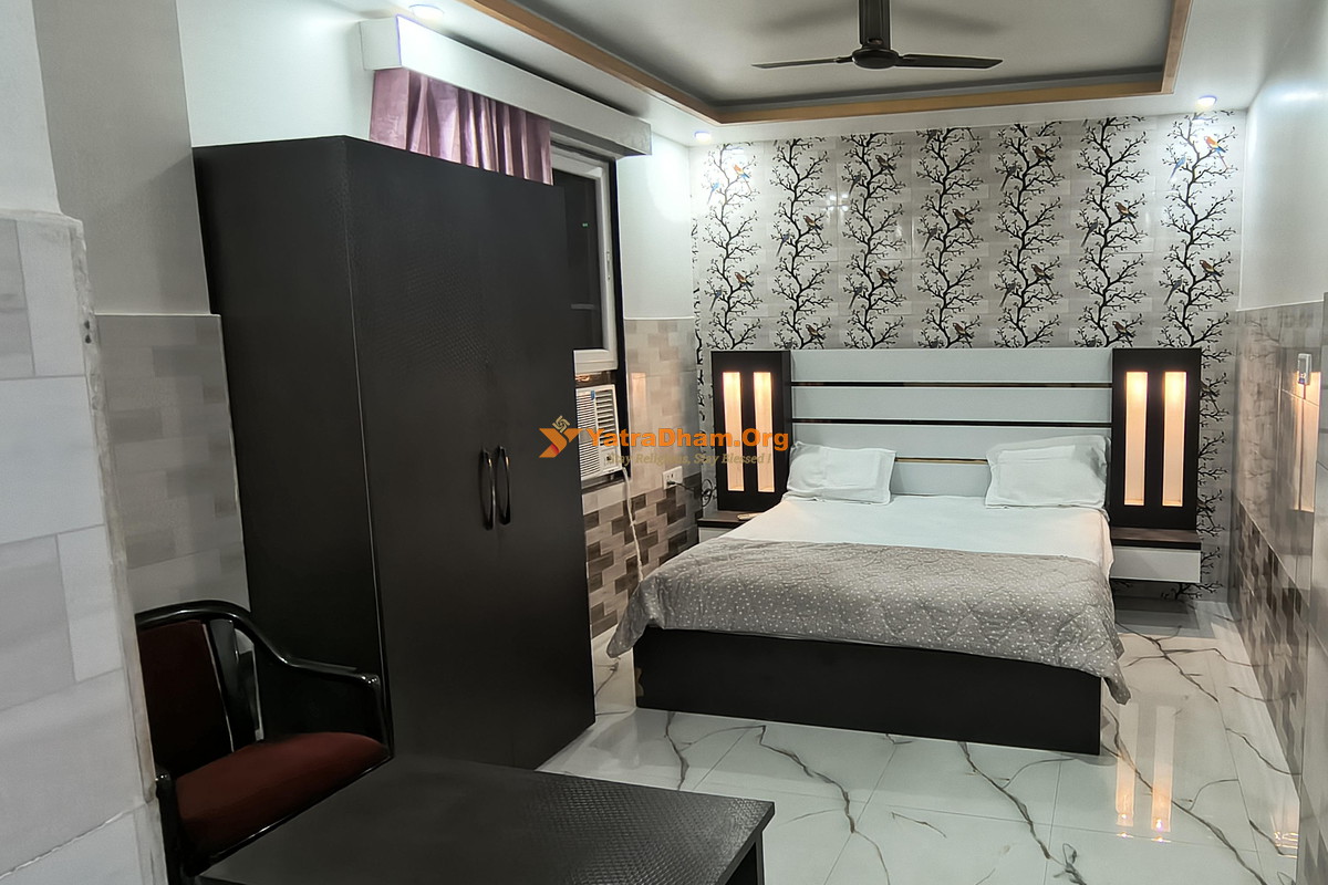 Shri Swami Bhuma Achyutanand Dham Ayodhya Room