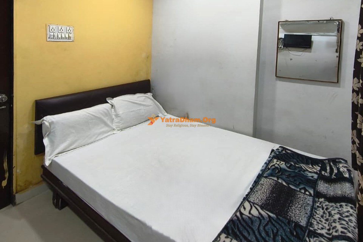 Hotel Shree Vishnu Nivas Dwarka Room
