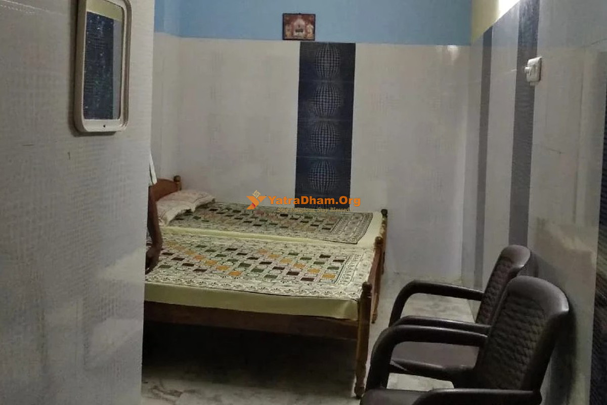 Maheshwara Residency & Lodge Vemulawada Room